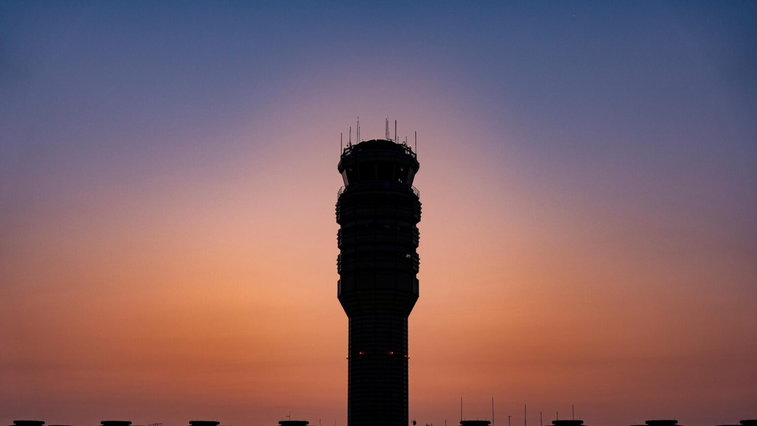 Reported threat halts flights at Washington’s Reagan airport for a time